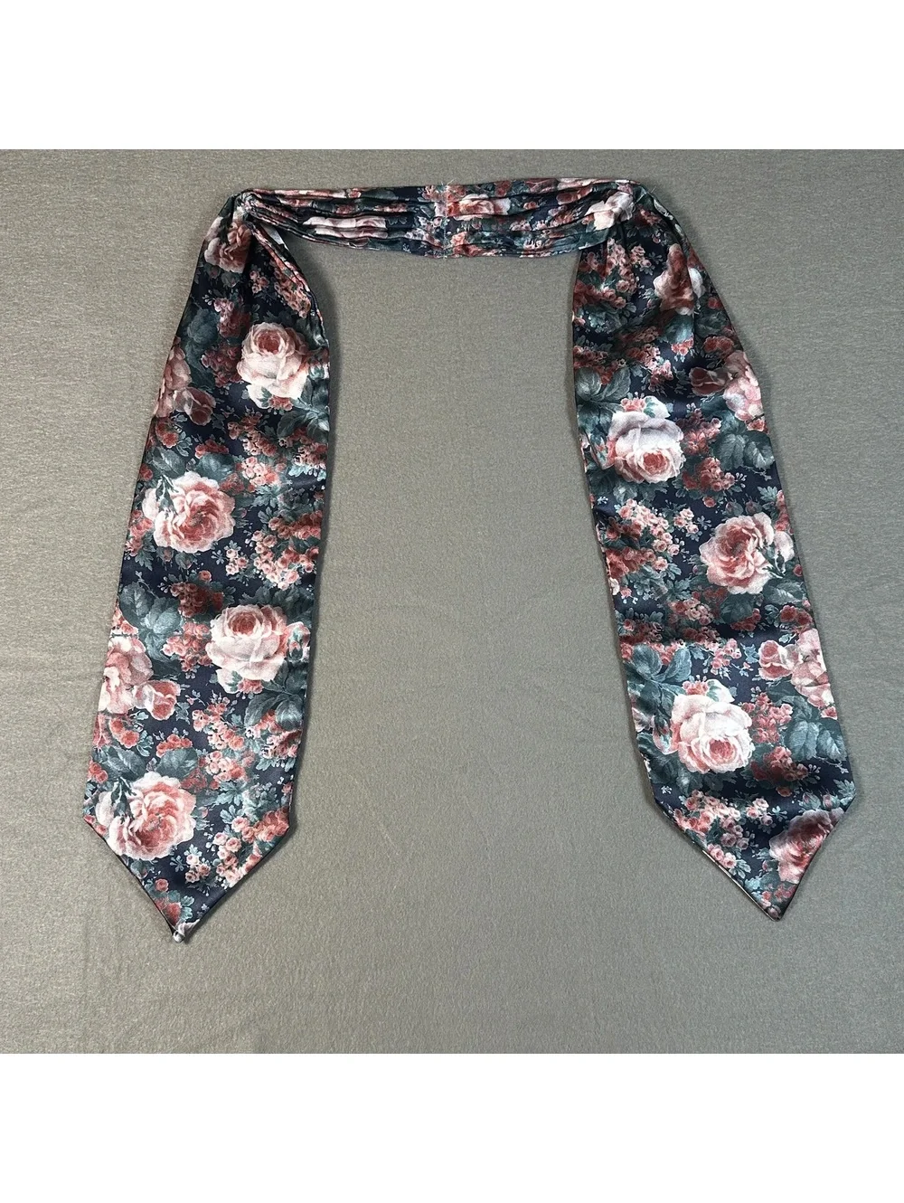 Vintage Floral Pattern Cravat/Ascot Scarf
